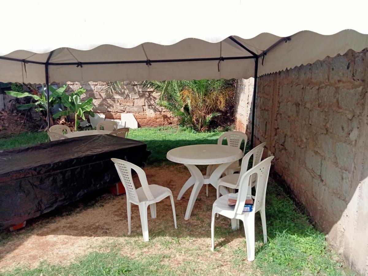Pinkroses Gardens Hostel Nairobi Exterior foto